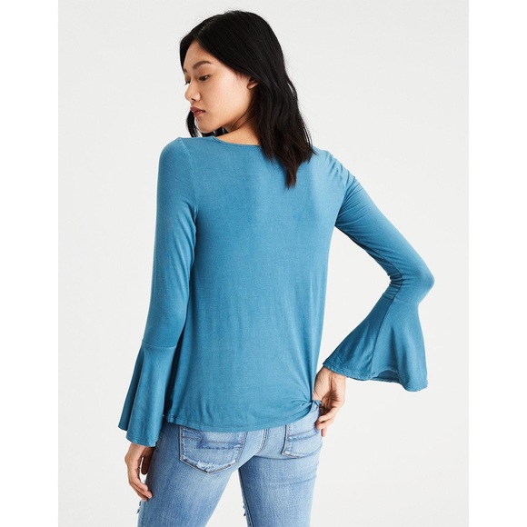 AMERICAN EAGLE Soft and Sexy blue flare sleeve top - Picture 4 of 5